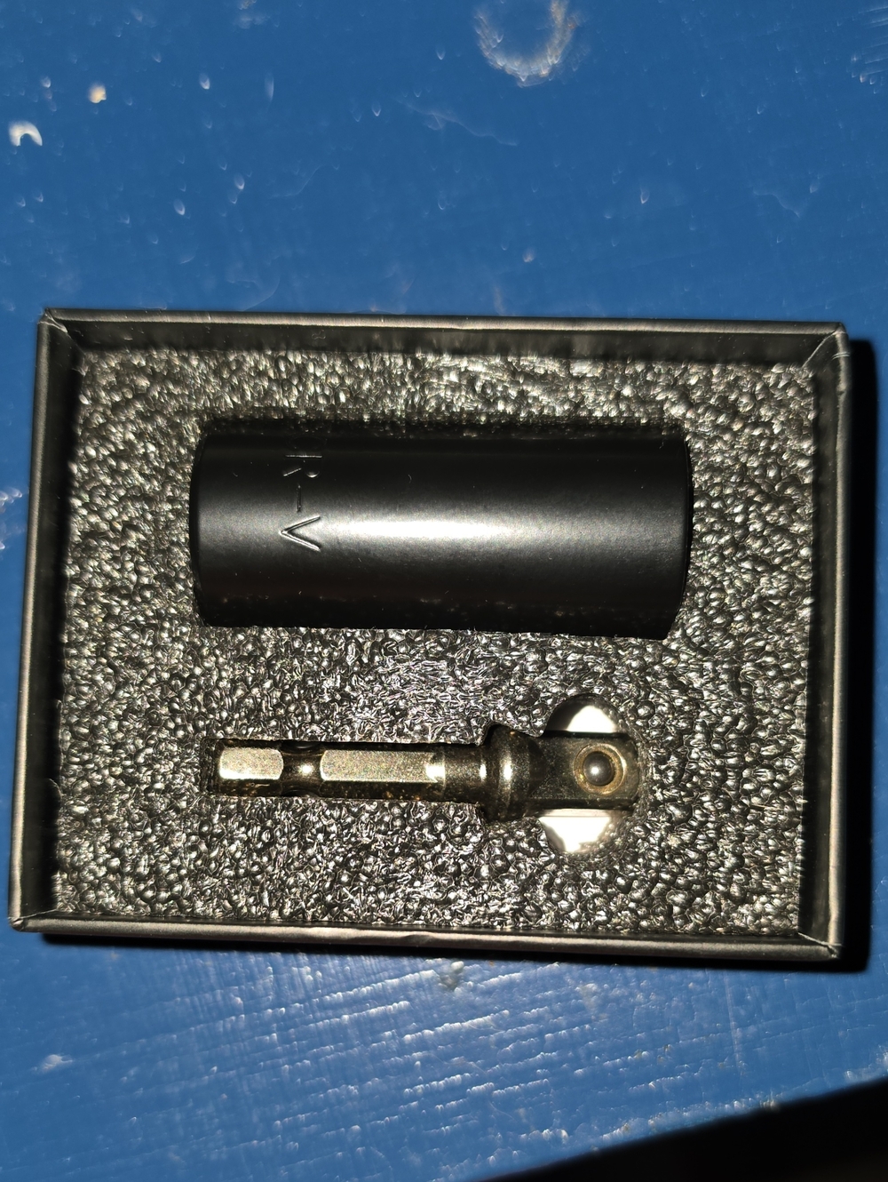 Universal Socket + Adapter - Picture 3 of 3